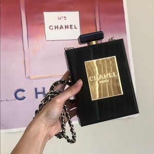 Fun novelty over the shoulder or clutch